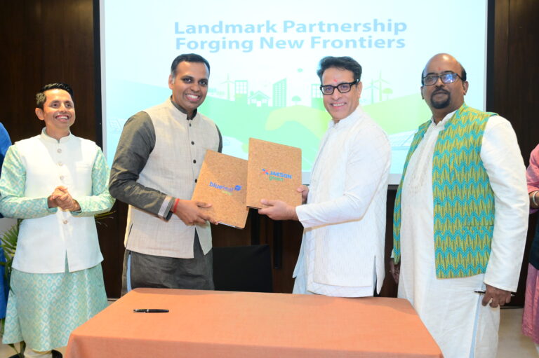 Raghuram Natarajan, CEO of Blueleaf Energy shakes hands with Bikesh Ogra, MD and CEO of Jakson Green at signing ceremony for 1GW Rajasthan Solar Portfolio